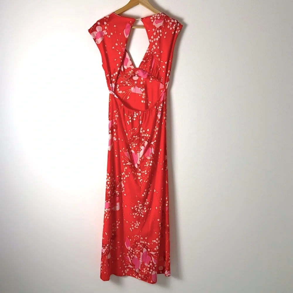 Elegant Red Floral Maxi Dress - Picture 5 of 8